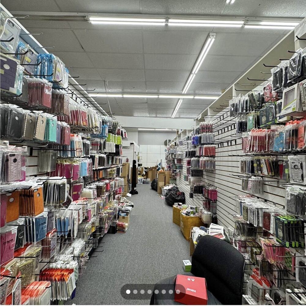 Brand New Bulk cellphone cases For apple and android. 1000 For 750 (.75 A Case )